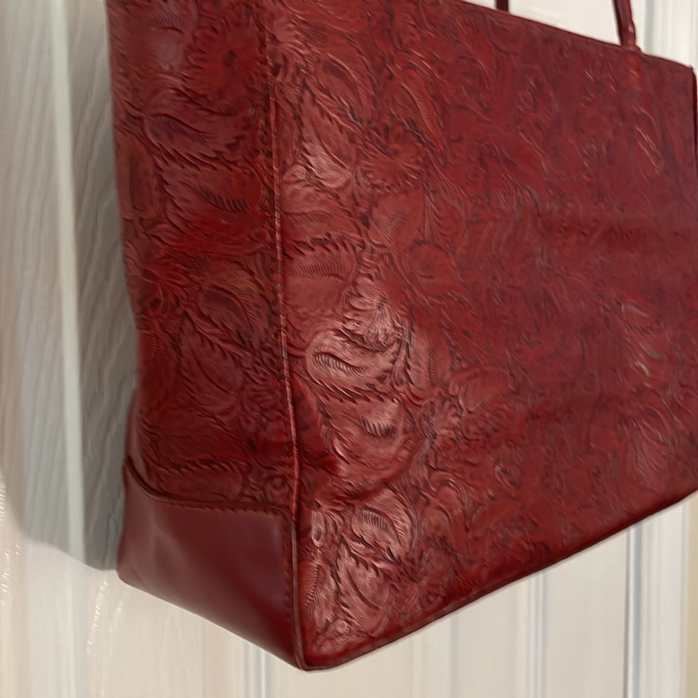 BUENO Red Tooled leather Tote Bag with Front and Back Full Pockets - Picture 4 of 10